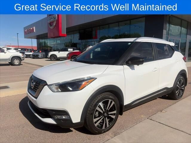 2019 Nissan Kicks SR — photo 1 of 2