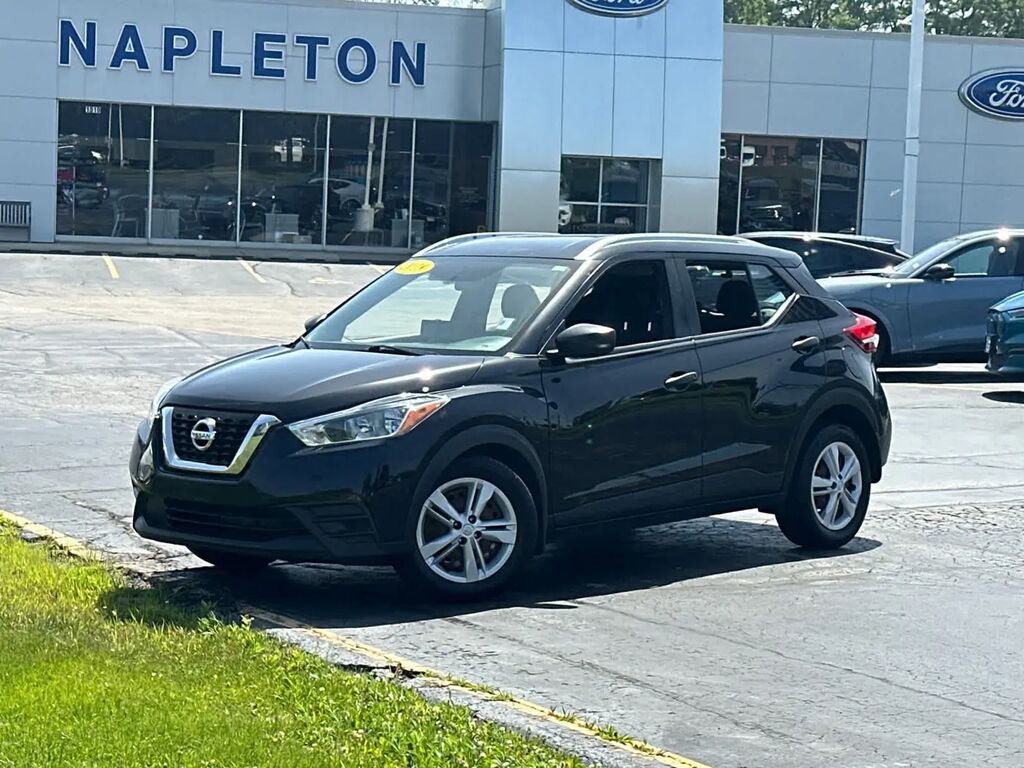 2018 Nissan Kicks S — photo 1 of 8