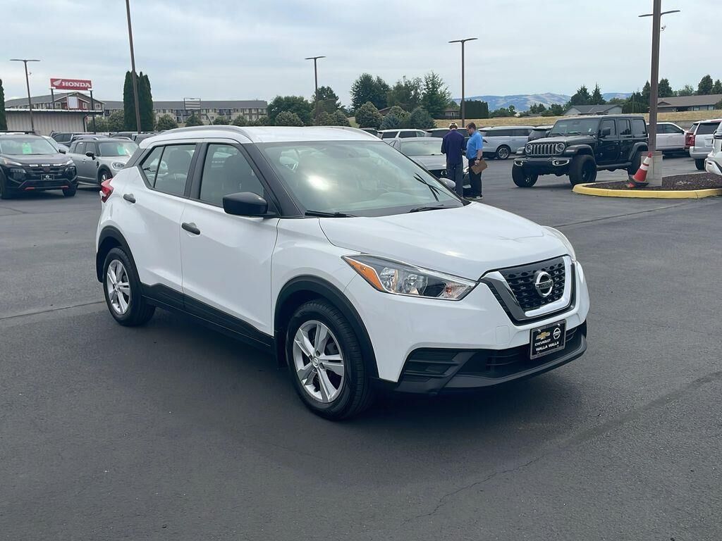 2019 Nissan Kicks S — photo 1 of 16