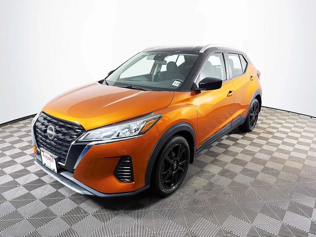 2022 Nissan Kicks SV — photo 1 of 3