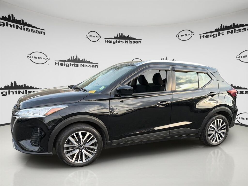 2022 Nissan Kicks SV — photo 1 of 14