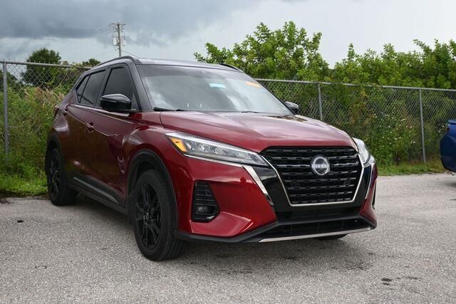 2023 Nissan Kicks SR — photo 1 of 13
