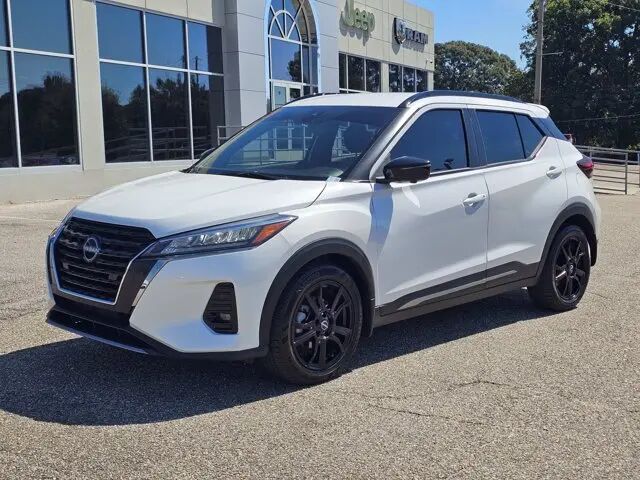 2023 Nissan Kicks SR