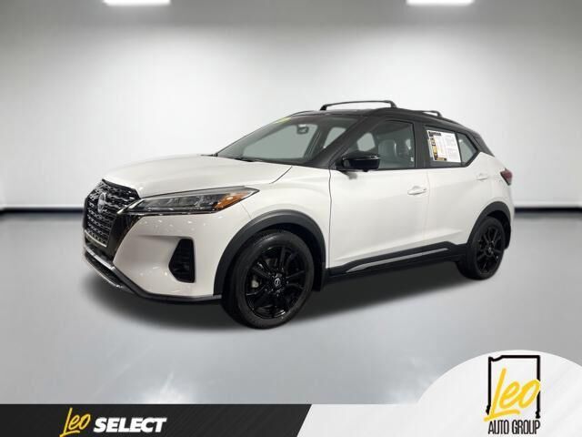 2023 Nissan Kicks SR — photo 1 of 1