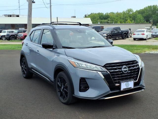 2024 Nissan Kicks SR — photo 1 of 13