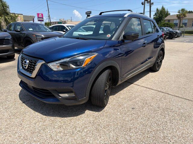 2020 Nissan Kicks SR — photo 1 of 1