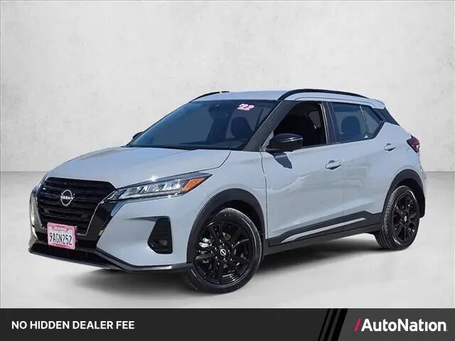 2022 Nissan Kicks SR