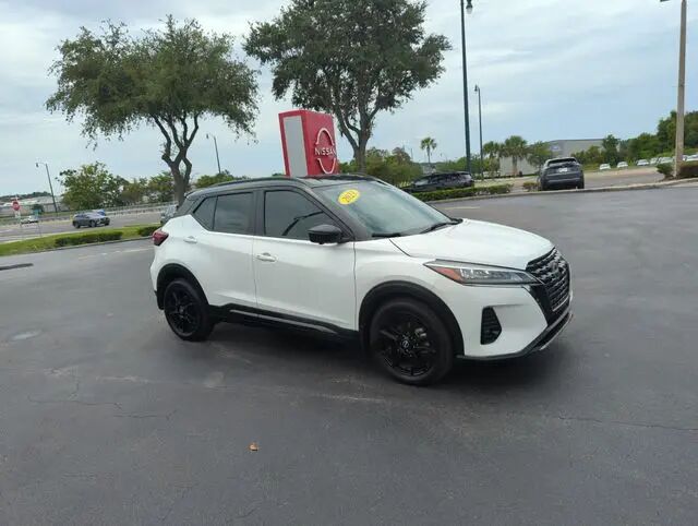 2023 Nissan Kicks SR