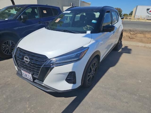 2023 Nissan Kicks SR