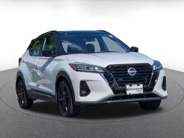 2023 Nissan Kicks SR — photo 1 of 13