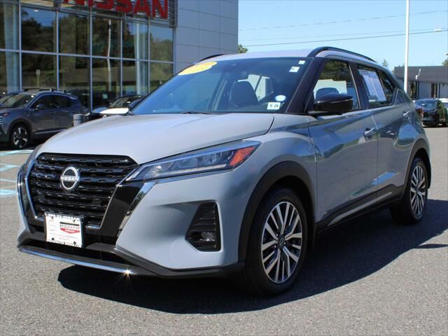 2023 Nissan Kicks SR