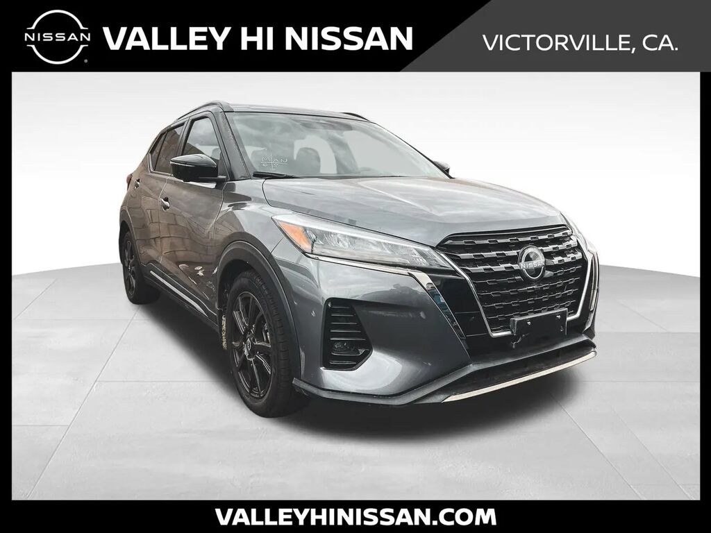 2023 Nissan Kicks SR — photo 1 of 3