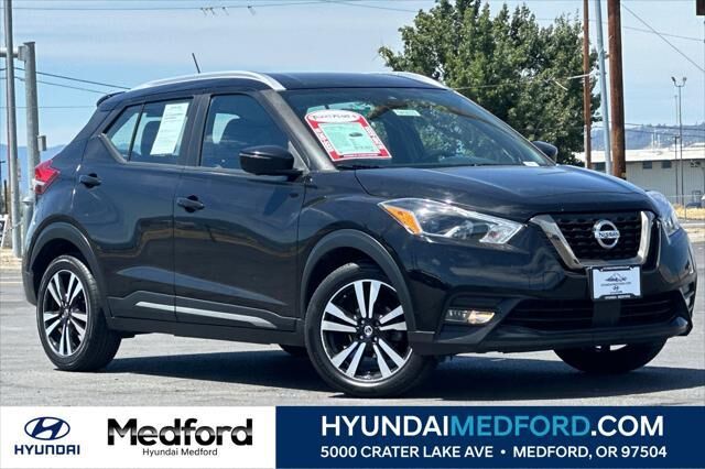 2020 Nissan Kicks SR — photo 1 of 1