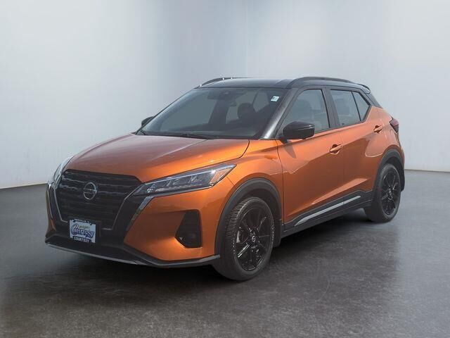 2021 Nissan Kicks SR — photo 1 of 13