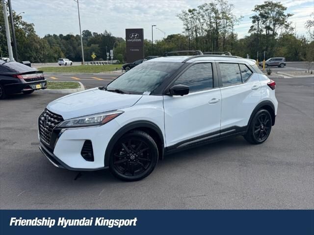 2021 Nissan Kicks SR