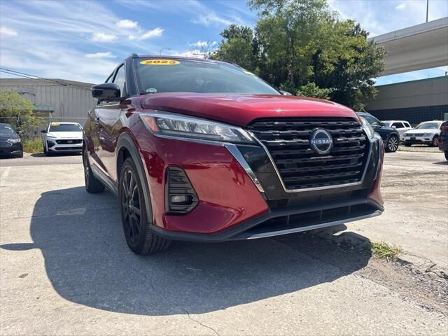 2023 Nissan Kicks SR — photo 1 of 13