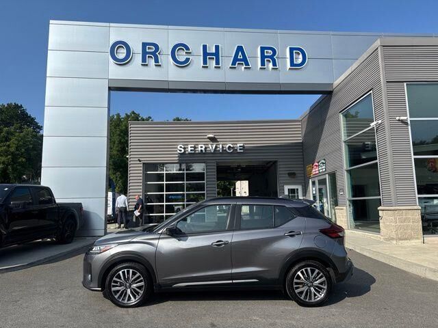 2024 Nissan Kicks SR — photo 1 of 24