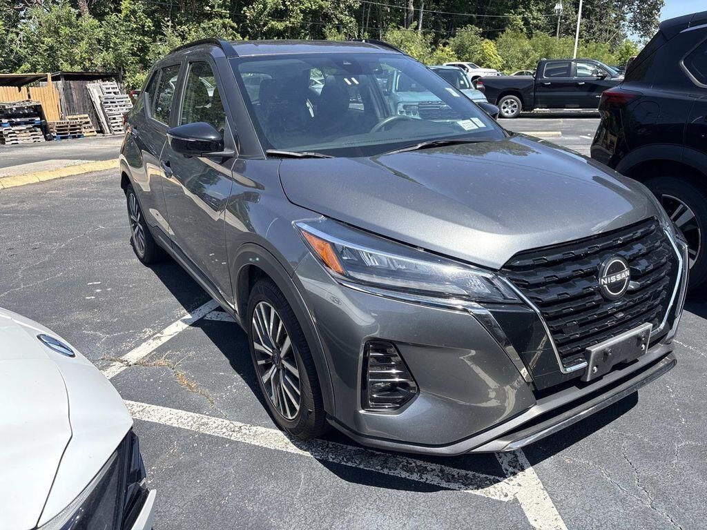 2024 Nissan Kicks SR — photo 1 of 33