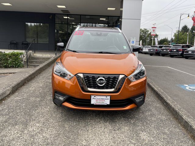 2020 Nissan Kicks SR — photo 1 of 12