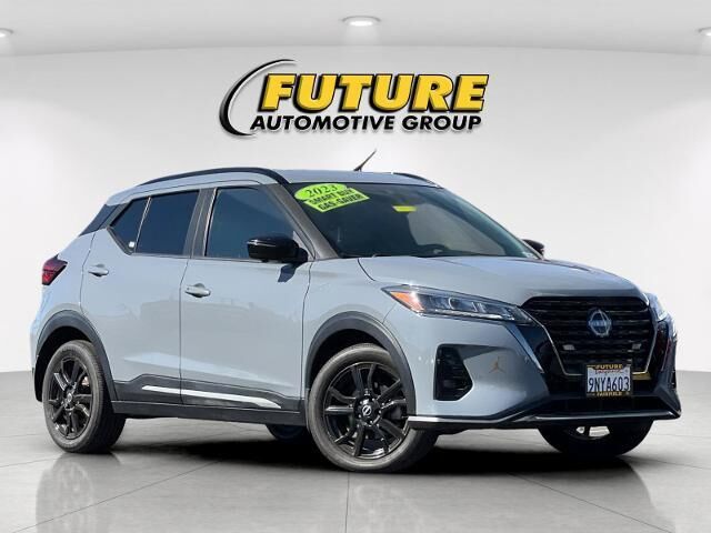 2023 Nissan Kicks SR