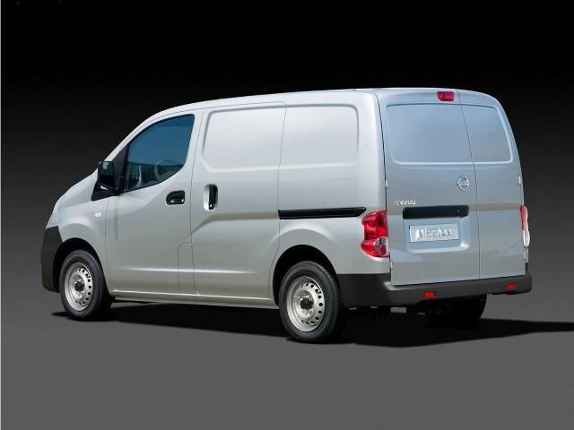 2017 Nissan NV200 SV — photo 1 of 6