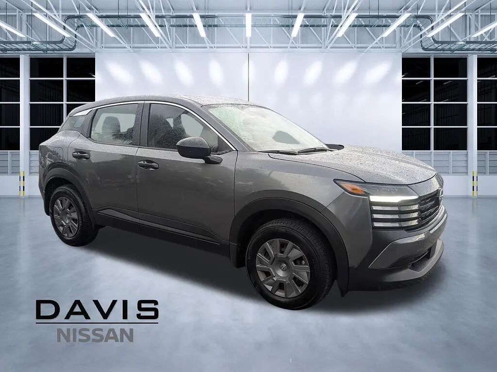 2025 Nissan Kicks S — photo 1 of 13