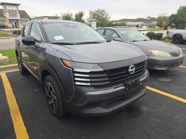2025 Nissan Kicks SV — photo 1 of 13