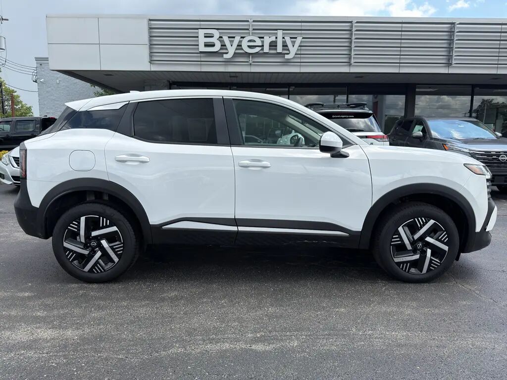 2025 Nissan Kicks SV — photo 1 of 26