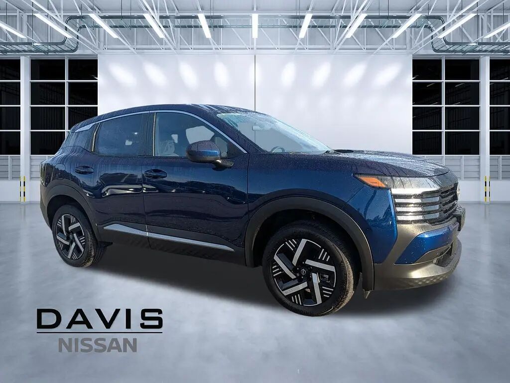 2025 Nissan Kicks SV — photo 1 of 13