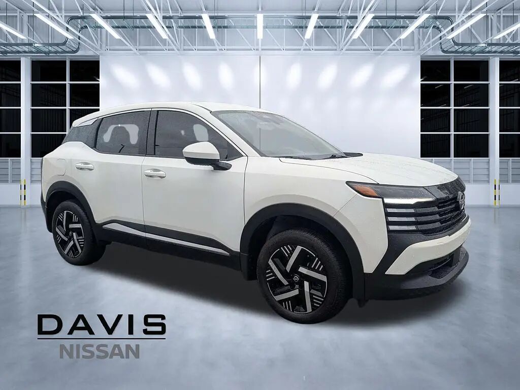 2025 Nissan Kicks SV — photo 1 of 13