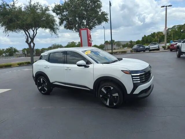 2025 Nissan Kicks SR — photo 1 of 10