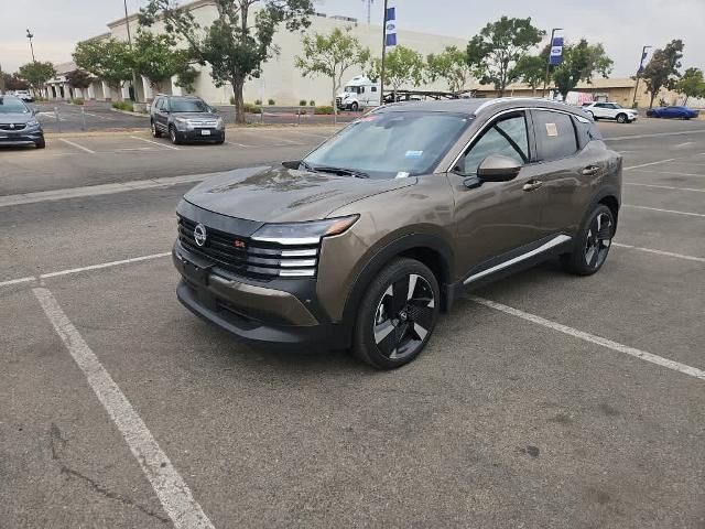 2025 Nissan Kicks SR — photo 1 of 13