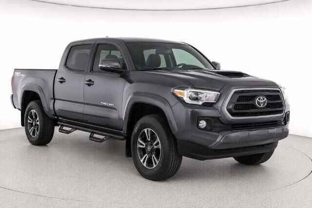 2018 Toyota Tacoma TRD Off-Road — photo 1 of 20