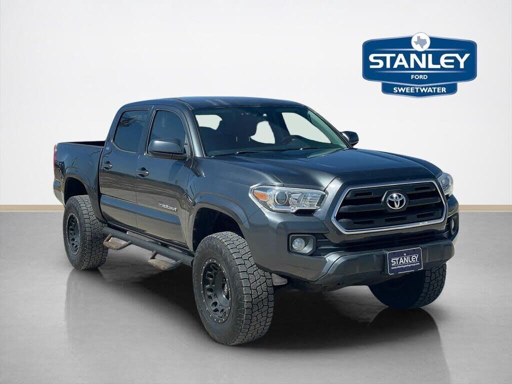 2016 Toyota Tacoma SR5 V6 — photo 1 of 2