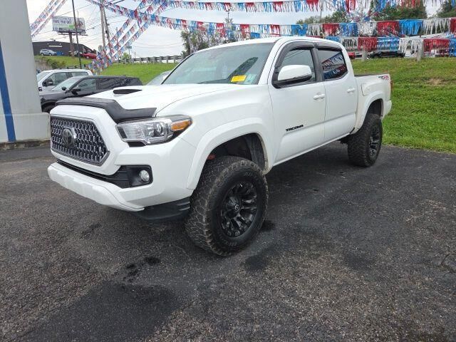 2019 Toyota Tacoma TRD Sport — photo 1 of 5