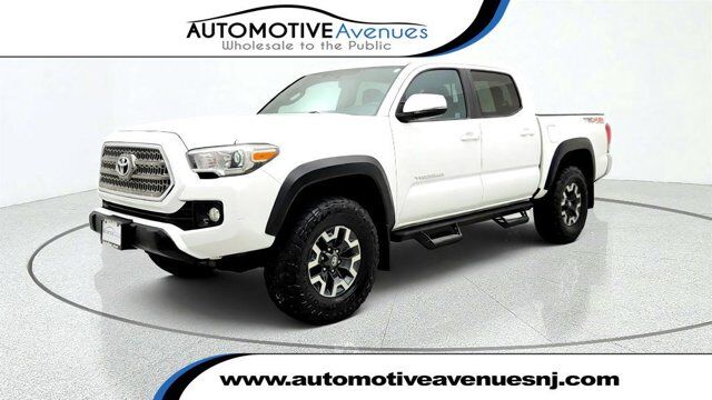 2017 Toyota Tacoma TRD Off Road — photo 1 of 26