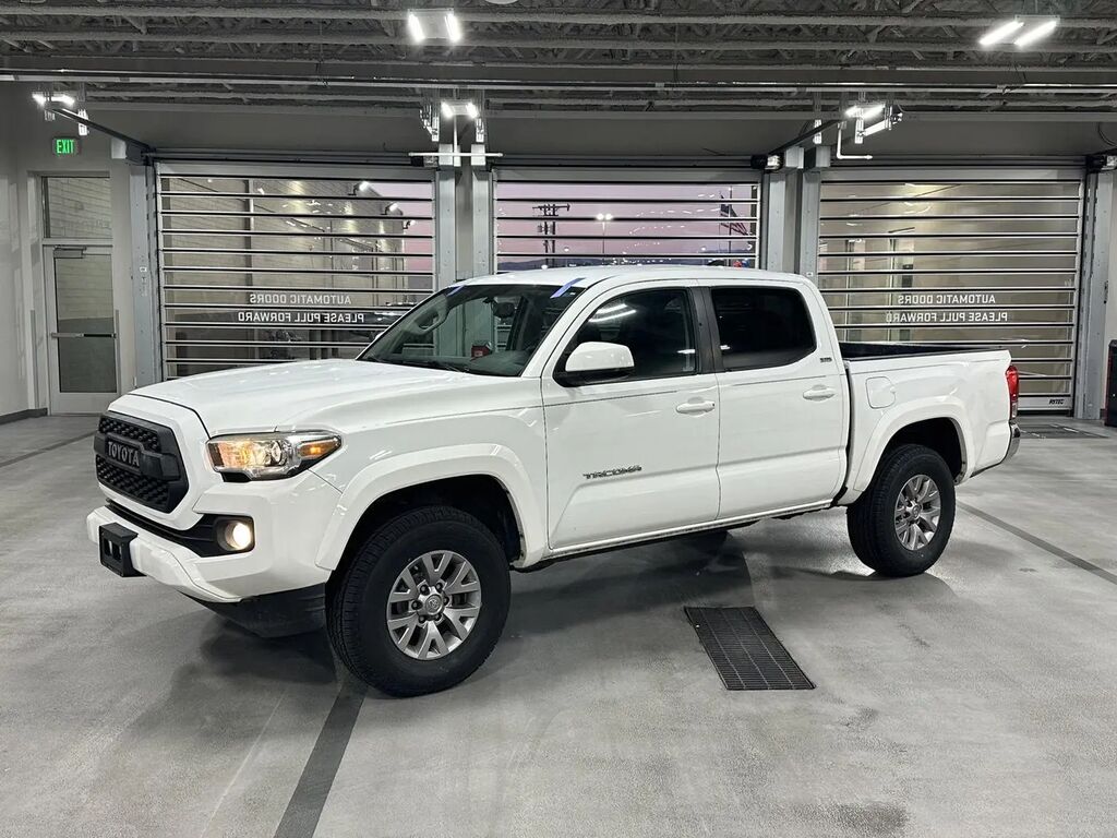2017 Toyota Tacoma SR5 V6 — photo 1 of 13