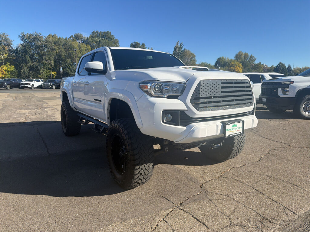2016 Toyota Tacoma — photo 1 of 10