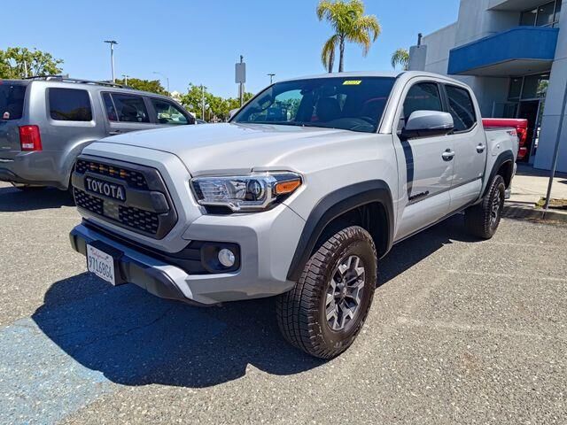 2018 Toyota Tacoma TRD Sport — photo 1 of 24