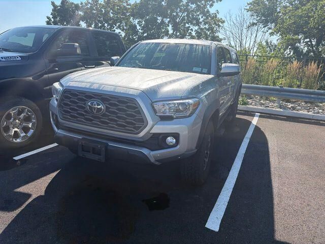 2022 Toyota Tacoma SR V6 — photo 1 of 3