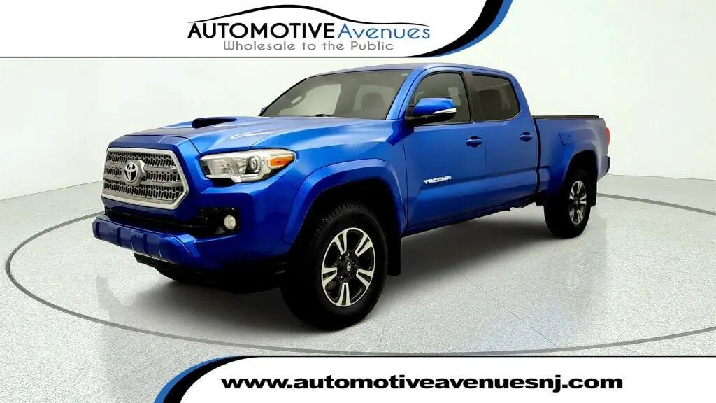 2017 Toyota Tacoma TRD Off-Road — photo 1 of 39