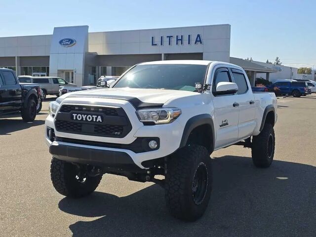 2022 Toyota Tacoma TRD Off-Road — photo 1 of 13