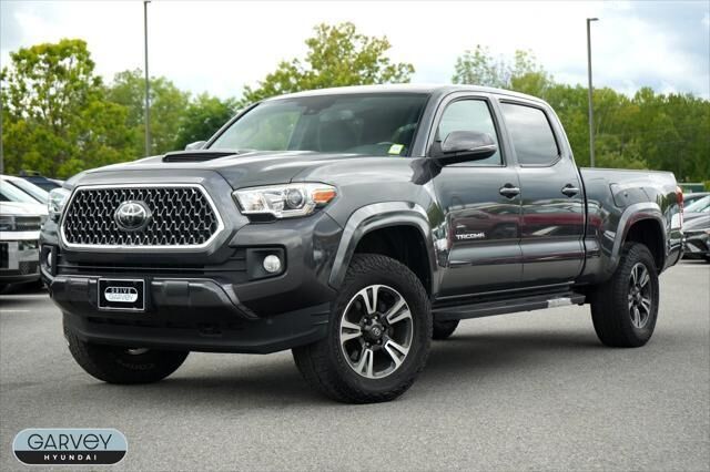 2018 Toyota Tacoma SR5 V6 — photo 1 of 15