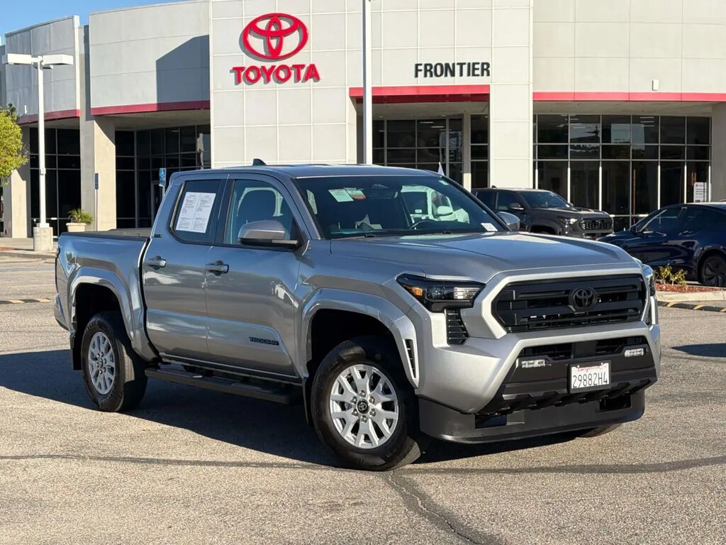 2025 Toyota Tacoma SR5 — photo 1 of 13