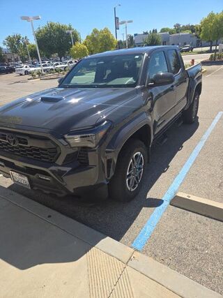 2024 Toyota Tacoma TRD Sport — photo 1 of 1
