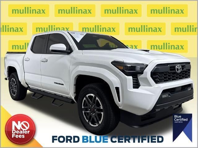 2025 Toyota Tacoma TRD Sport — photo 1 of 12