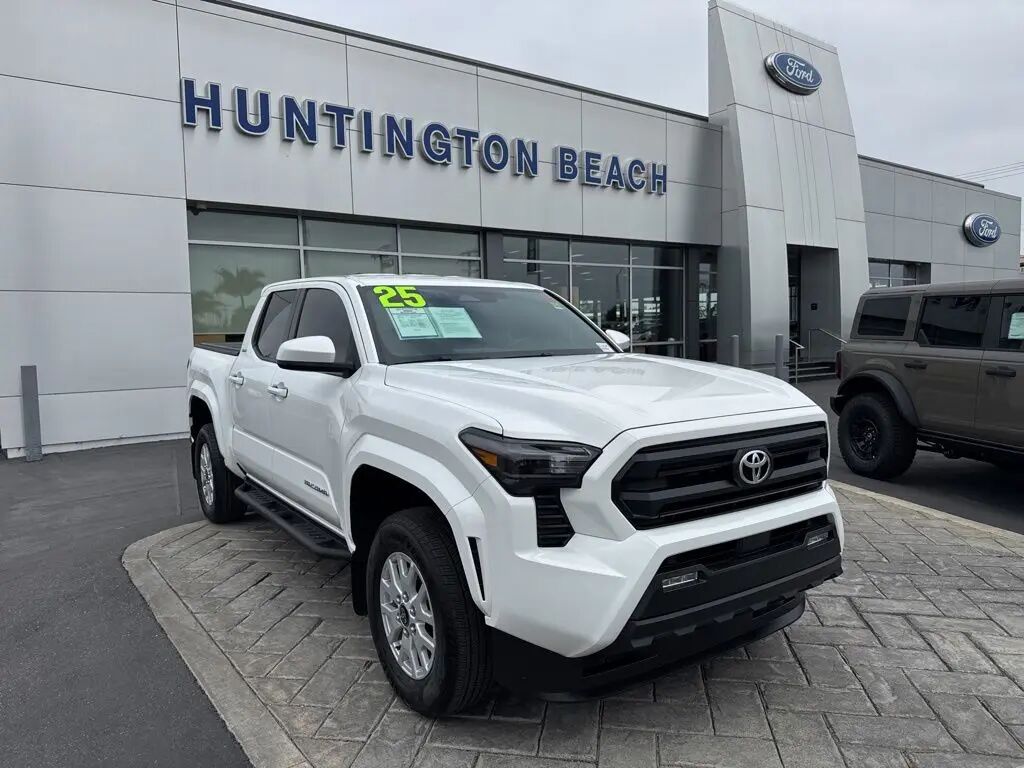 2025 Toyota Tacoma SR5 — photo 1 of 26