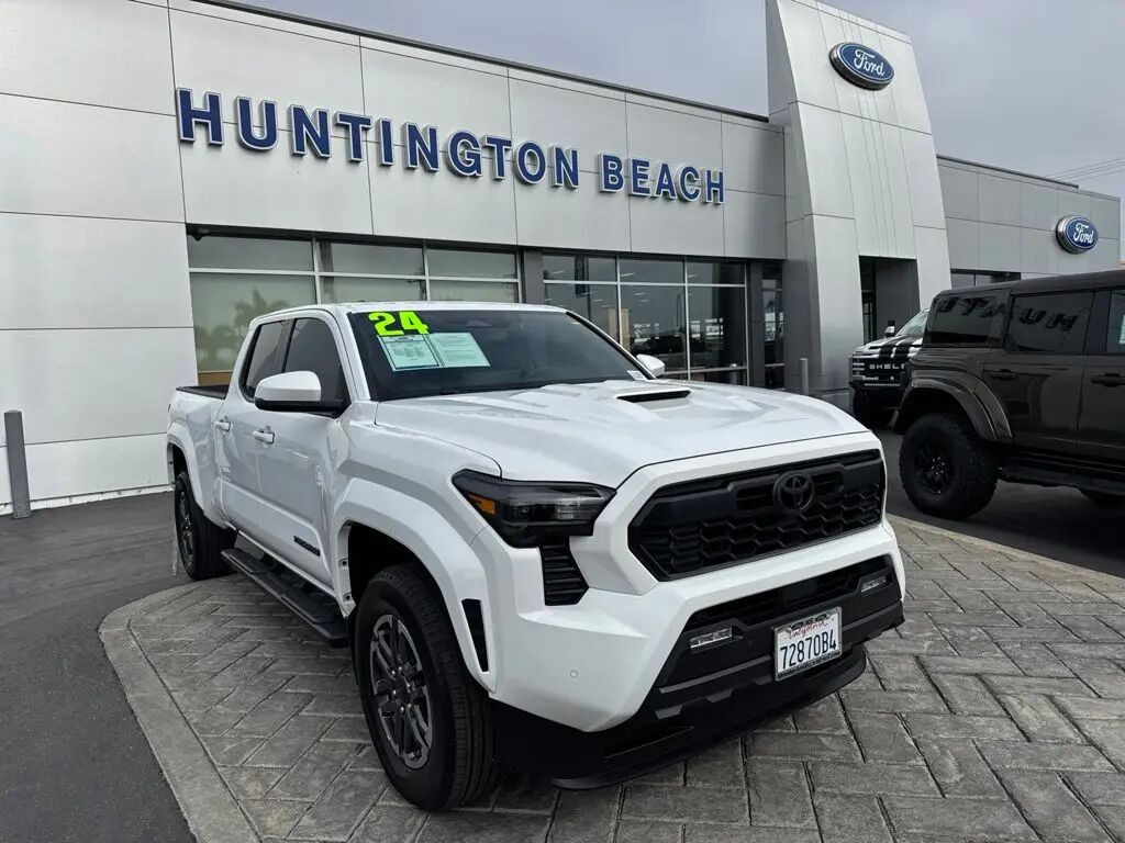 2024 Toyota Tacoma TRD Sport — photo 1 of 26