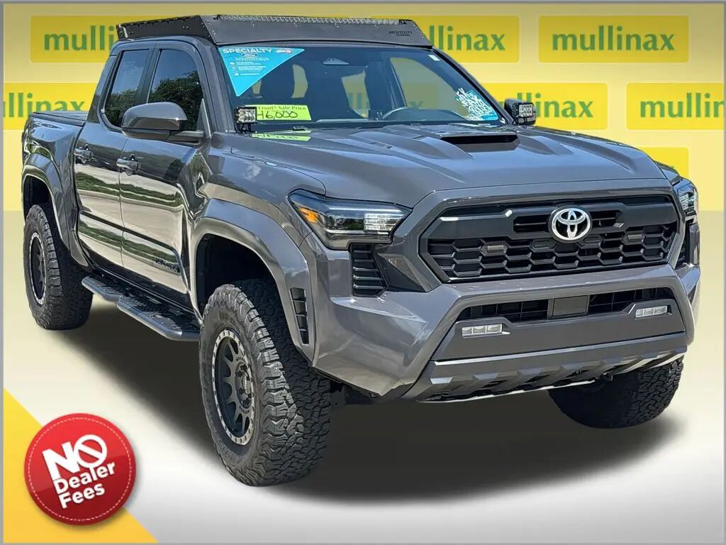 2025 Toyota Tacoma TRD Sport — photo 1 of 17