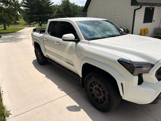 2025 Toyota Tacoma SR5 — photo 1 of 11